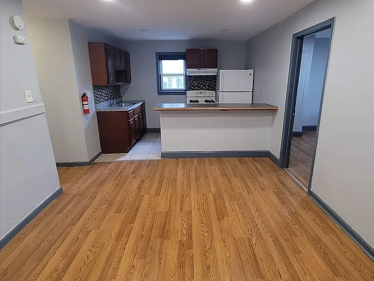 44 4th St #1 — Photo 12