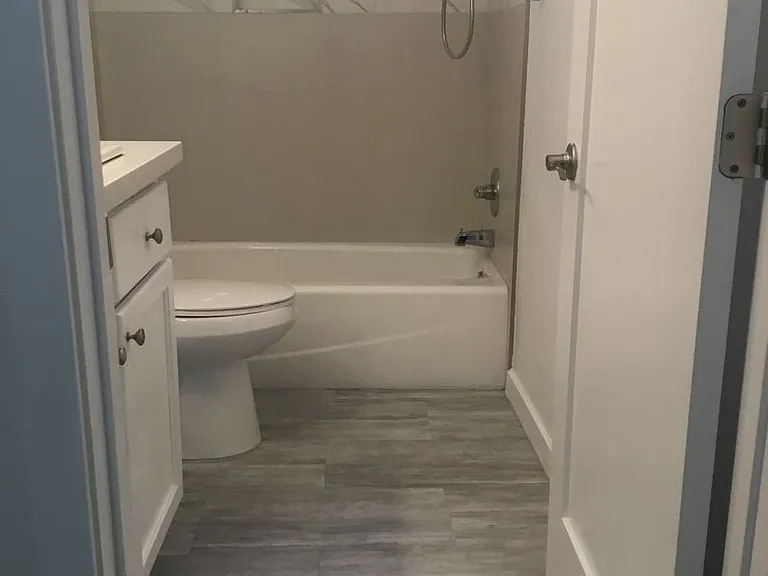 COMPLETELY REMODELED TOWNHOUSE FOR RENT — Photo 19