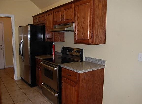 4th image of 635 Yegua St