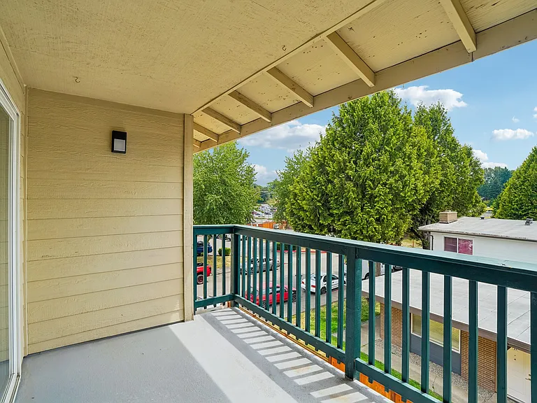 Sunset Highlands Apartments — Photo 58
