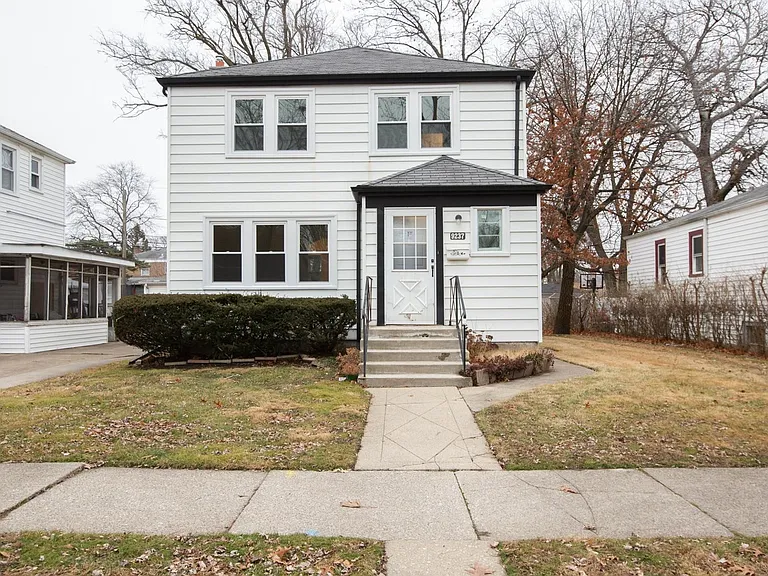 9237 S Utica Ave — Photo 1