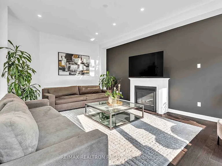 32 Bellflower Cres — Photo 17