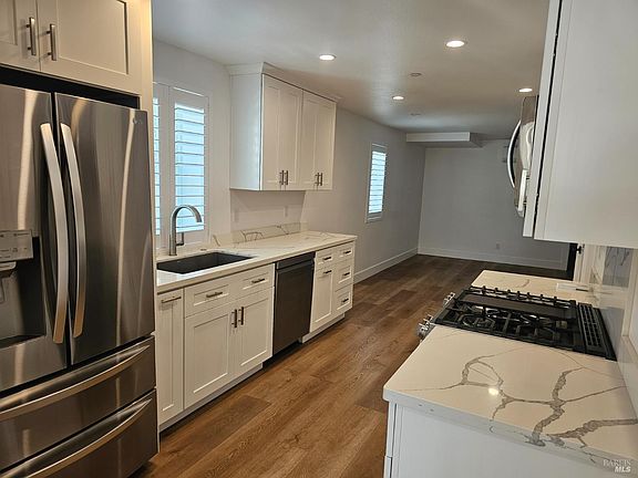 5th image of 1542 Main St #1542A