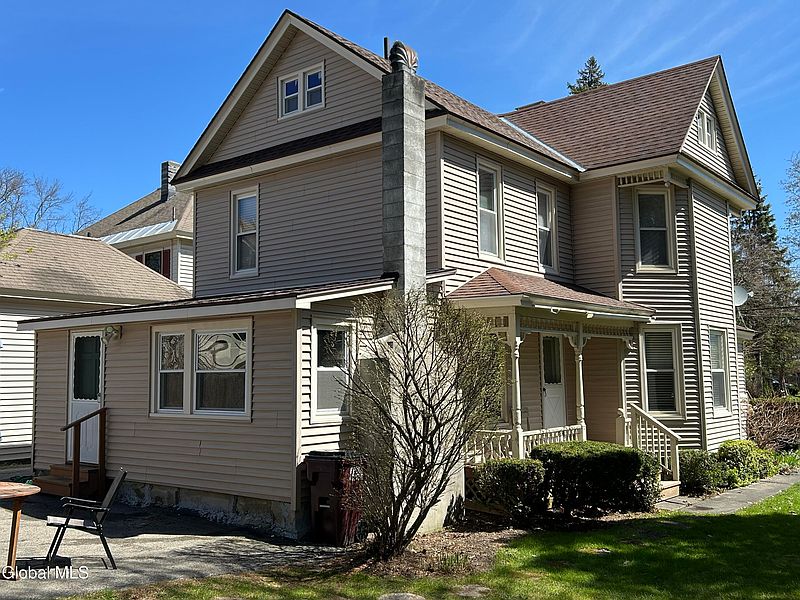 4th image of 83 Kingsboro Avenue