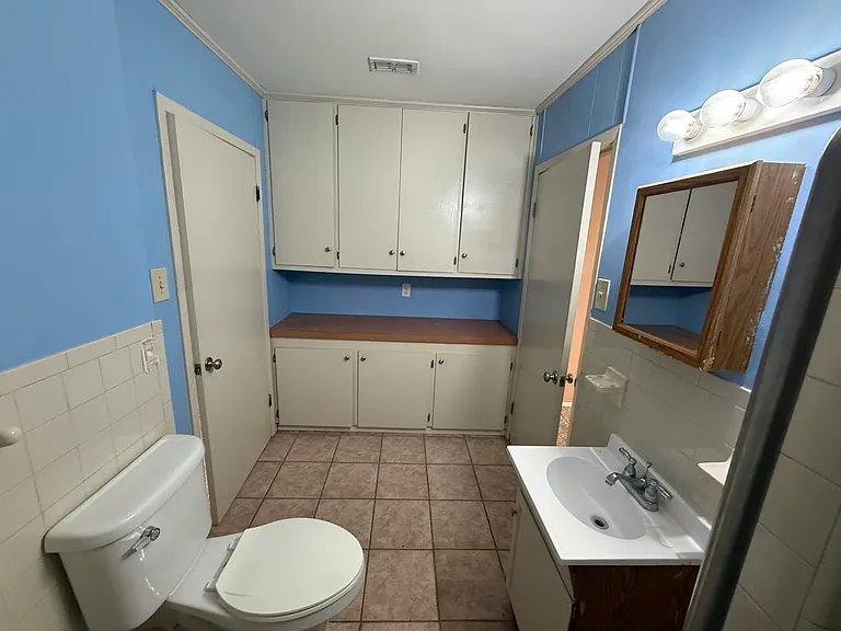 310 E Rachal St — Photo 5