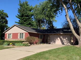 2504 Knollway Dr, Marshalltown, IA 50158