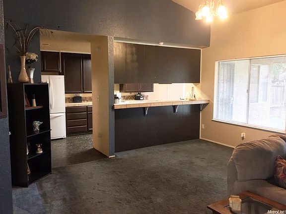 4th image of 4609 Trowbridge Ln