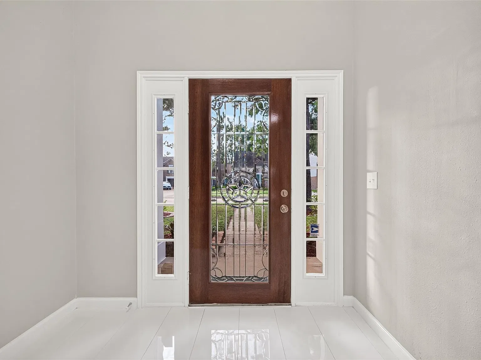 4 bed, 2.5 bath, 2364 sqft, $2,800 — Photo 3