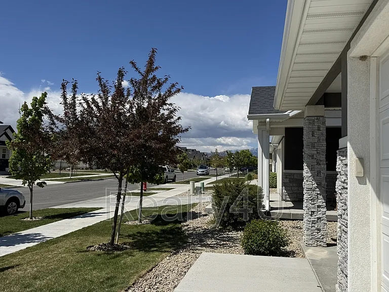 138 E Crown Point Dr — Photo 21
