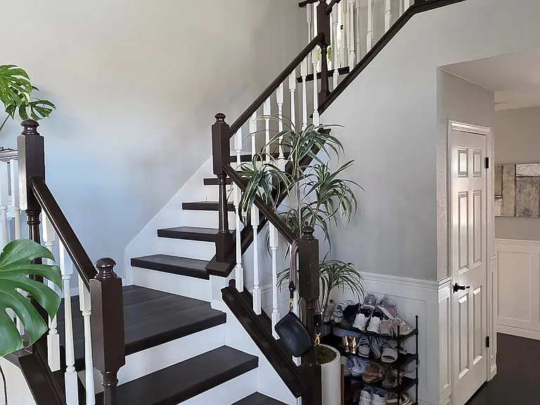 430 Guinevere Ct — Photo 2