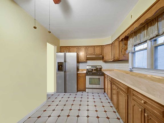 5th image of 1231 W Lunt Ave APT 2N
