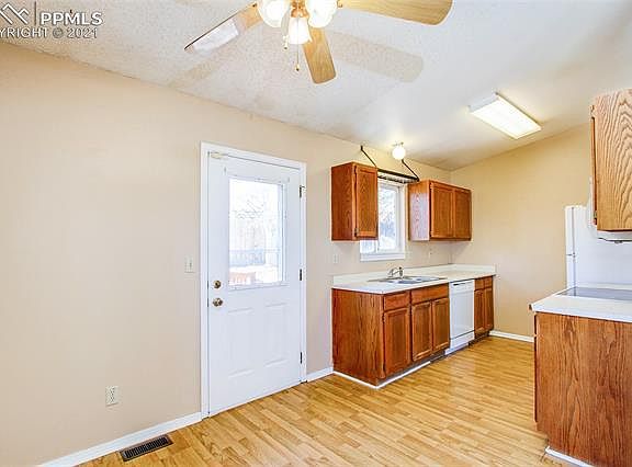 4th image of 625 Wheat Field Rd