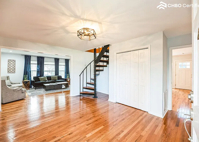 1710 Folly Rd — Photo 6