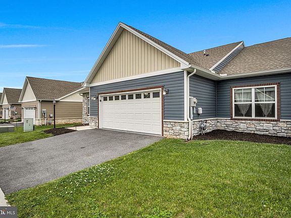 2nd image of 128 Cardinal Dr