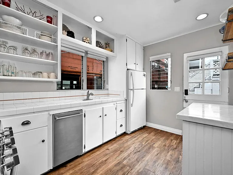 1405 W Bay Ave — Photo 17