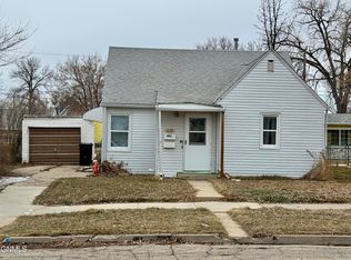 417 7th Ave W, Williston, ND 58801