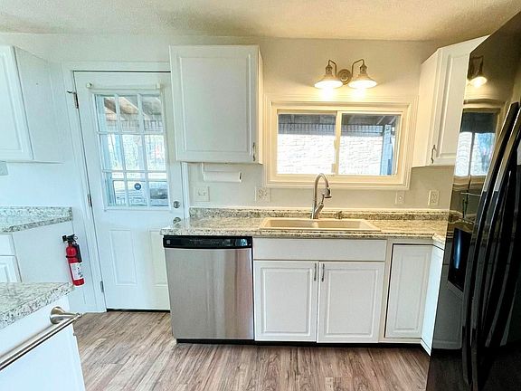 3rd image of 412 Kentucky Ave