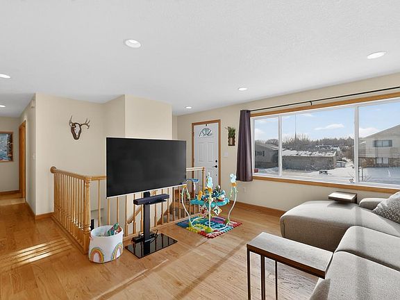 5th image of 615 Meadow Run Dr SW