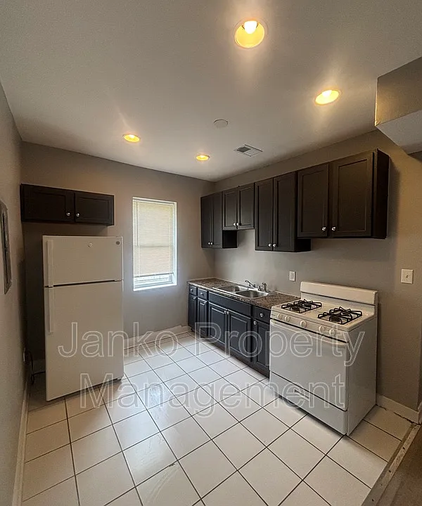 7053 S Dante Ave #2F