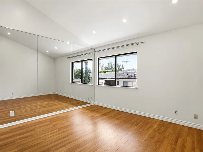 5340 Wilkinson Ave #6 — Photo 16