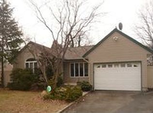 1080 Courtland Dr, Bay Shore, NY 11706