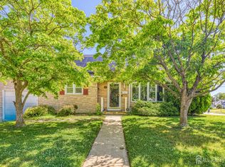 40 Windsor Dr, East Brunswick, NJ 08816
