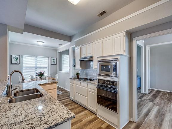 4th image of 2203 Timberline Dr