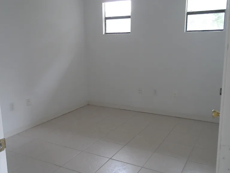 2949 N Covington Dr — Photo 5