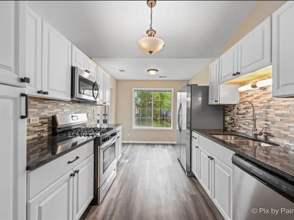 1736 Chesapeake Ln APT 4, Schaumburg, IL 60193