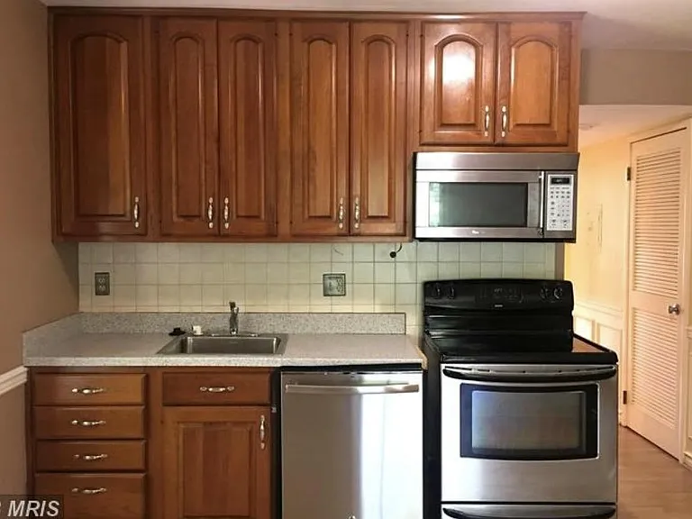9800 Kingsbridge Dr #202 — Photo 1