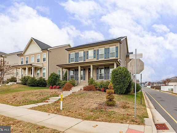 2nd image of 930 Forsythia Ln