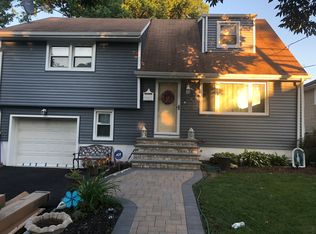 12 Harvey Ave, Rochelle Park, NJ 07662