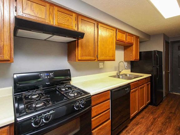 3rd image of 105 Kenwood Dr