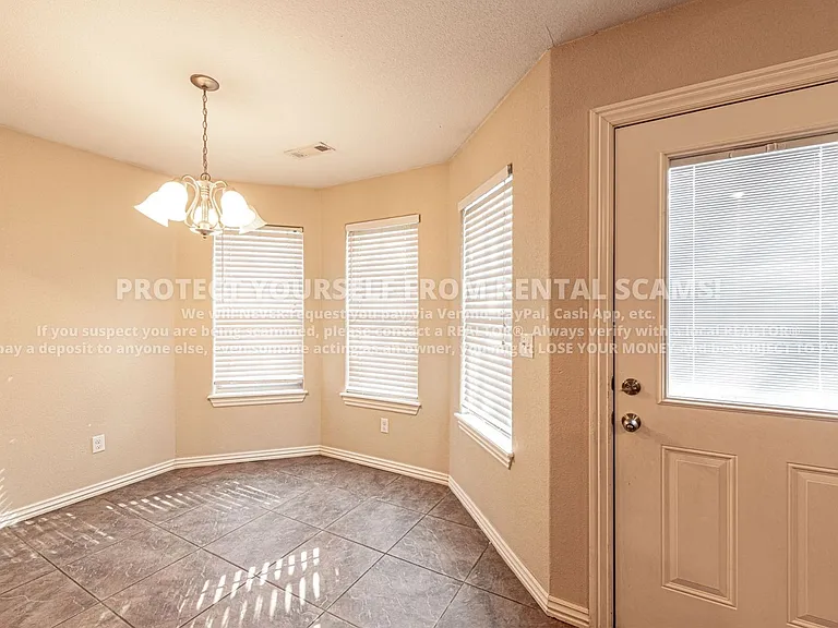 159 E Madrid St — Photo 3