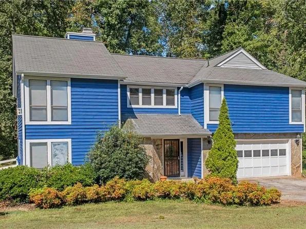 990 Chapman Ln, Stone Mountain, GA 30088