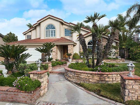 For Sale: 6851 Hitchingpost Cir, Huntington Beach, CA 92648