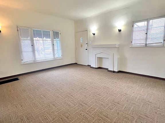4th image of 2819 E Theresa St