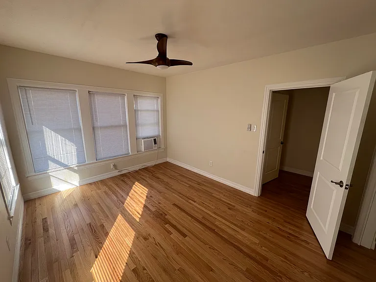5117 Mission Ave — Photo 11