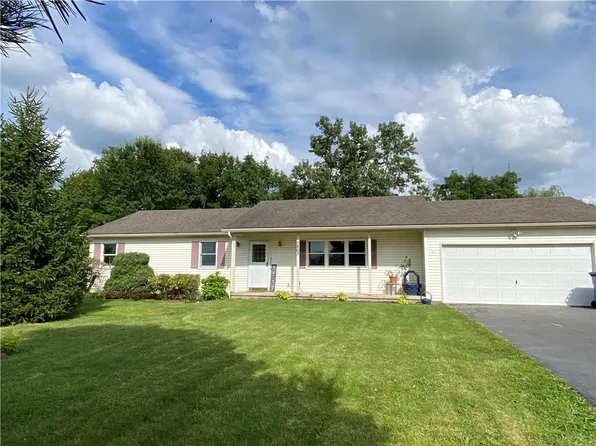 5803 Coppersmith Trl, Ontario, NY 14519