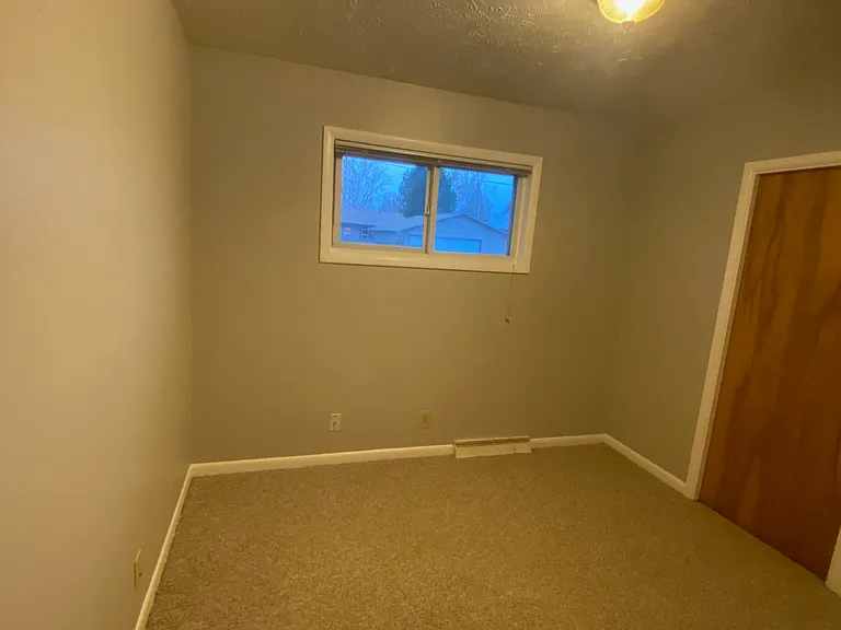 2304 Hewitt Dr — Photo 7