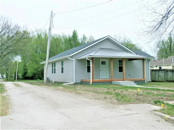1111 4th St, Osawatomie, KS 66064