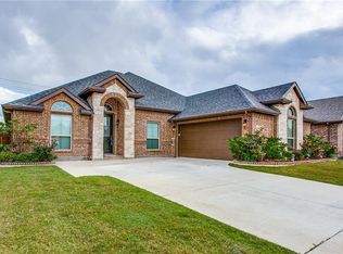 2940 Cayuga Ln, Grand Prairie, TX 75054