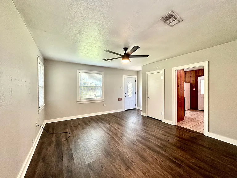 2428 Orpine Ave — Photo 8