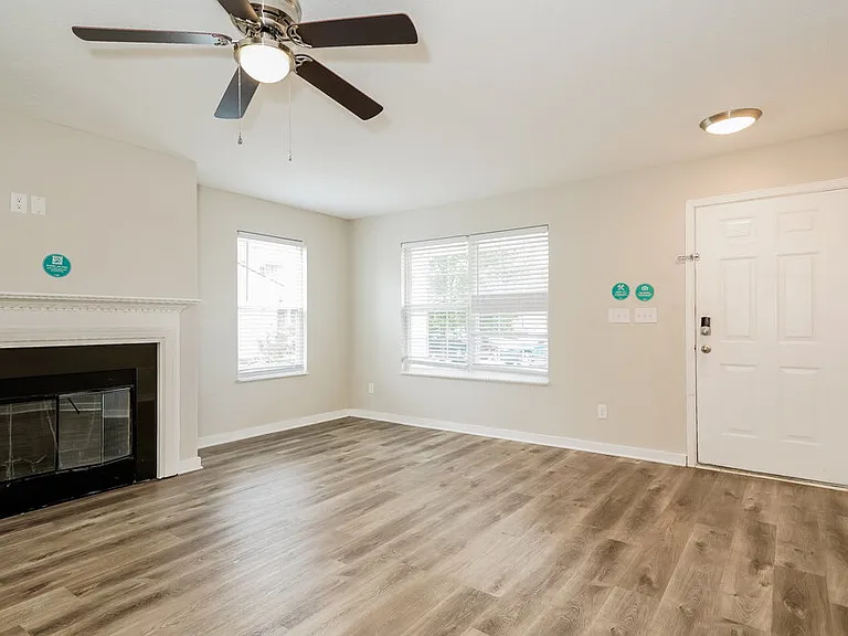 524 Grassy Bend Dr — Photo 4