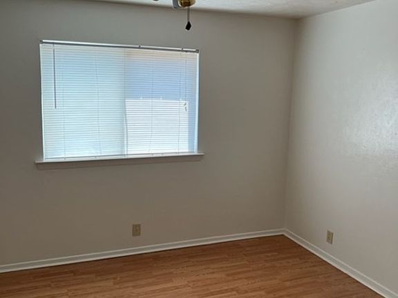 2nd image of 1005 W Hickory St #E9