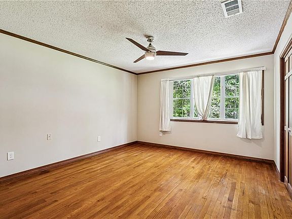 4th image of 30196 Dresden Dr