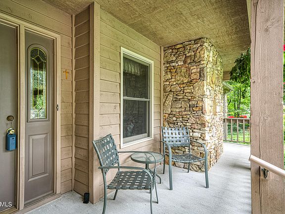 5th image of 309 Kingsdown Dr