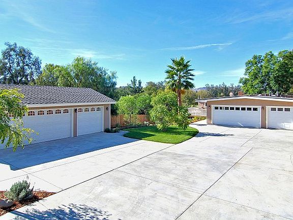 4th image of 1014 Hacienda Dr