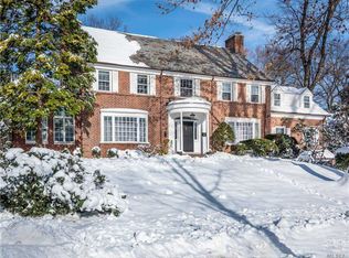 71 Bellows Ln, Manhasset, NY 11030