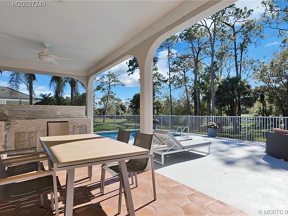 4th image of 1711 SW Thornberry Cir